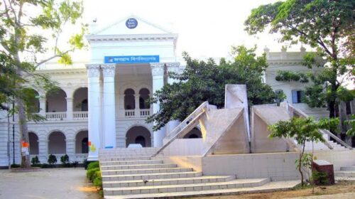 কালাে ব্যাচ ধারণ করে