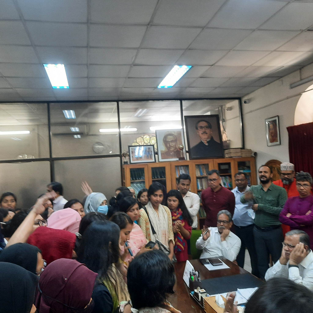হলের ছাত্রীরা
